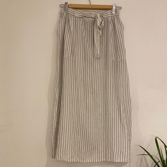 Midi Skirt with belt - Picture 1 of 3